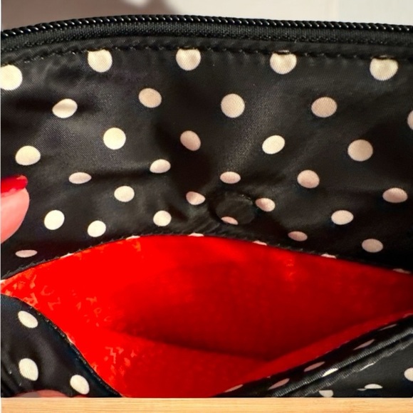 KATE SPADE POLKA DOT CROSSBODY NWOT PATENT LEATHER STRAP RED LOGO INTERIOR - Picture 2 of 6